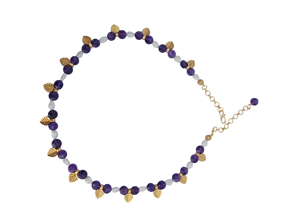 Jambuparni Haar | Amethyst & Freshwater Pearl Gold Leaf Charm Beaded Necklace