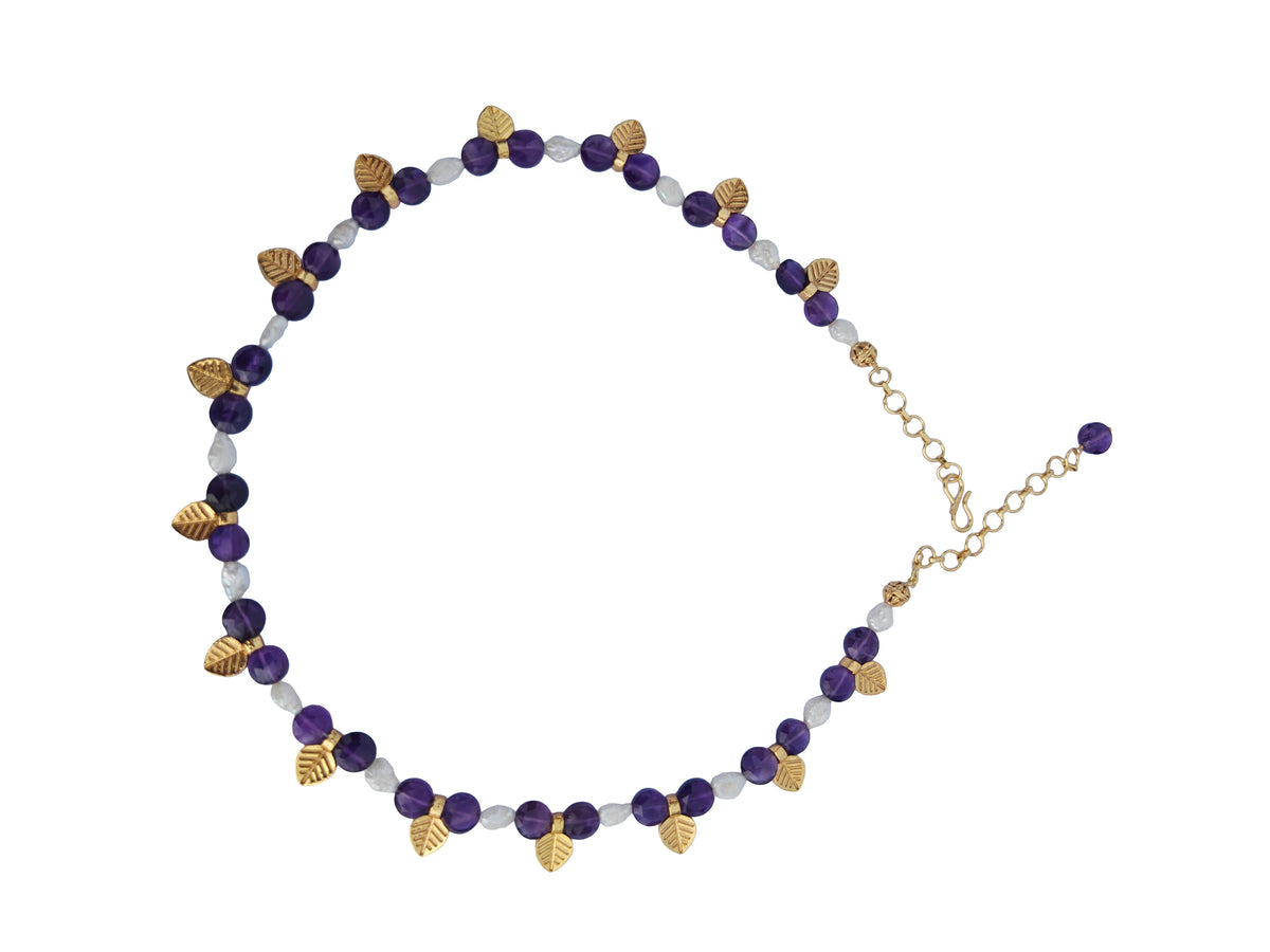 Jambuparni Haar | Amethyst & Freshwater Pearl Gold Leaf Charm Beaded Necklace